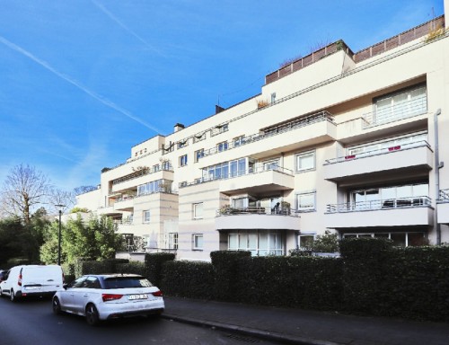 Quartier De Fré/ Cavell, superbe appartement duplex de 215m² avec terrasses avant et arrière de 45m² orientée Sud et Ouest. 1 Double Garage Box inclus.