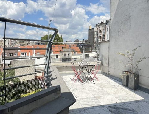 En plein coeur de Saint-Gilles, magnifique duplex-penthouse de 124 m², 3 chambres avec 24 m² de terrasses.