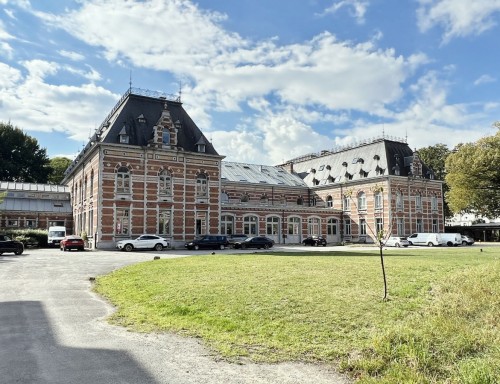 Loft triplex rénové de 168m² - 2 chambres + bureau -- Loué.